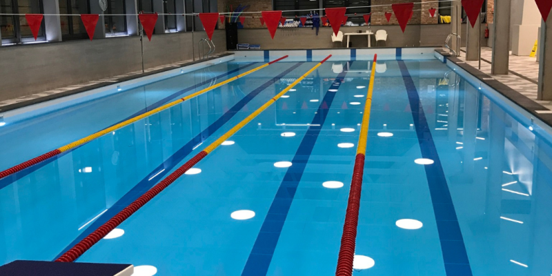 Kuldīgas peldbasins ar peldceliņiem