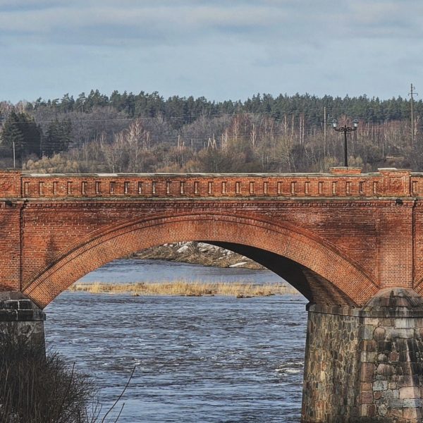 Ventas ķieģeļu tilts